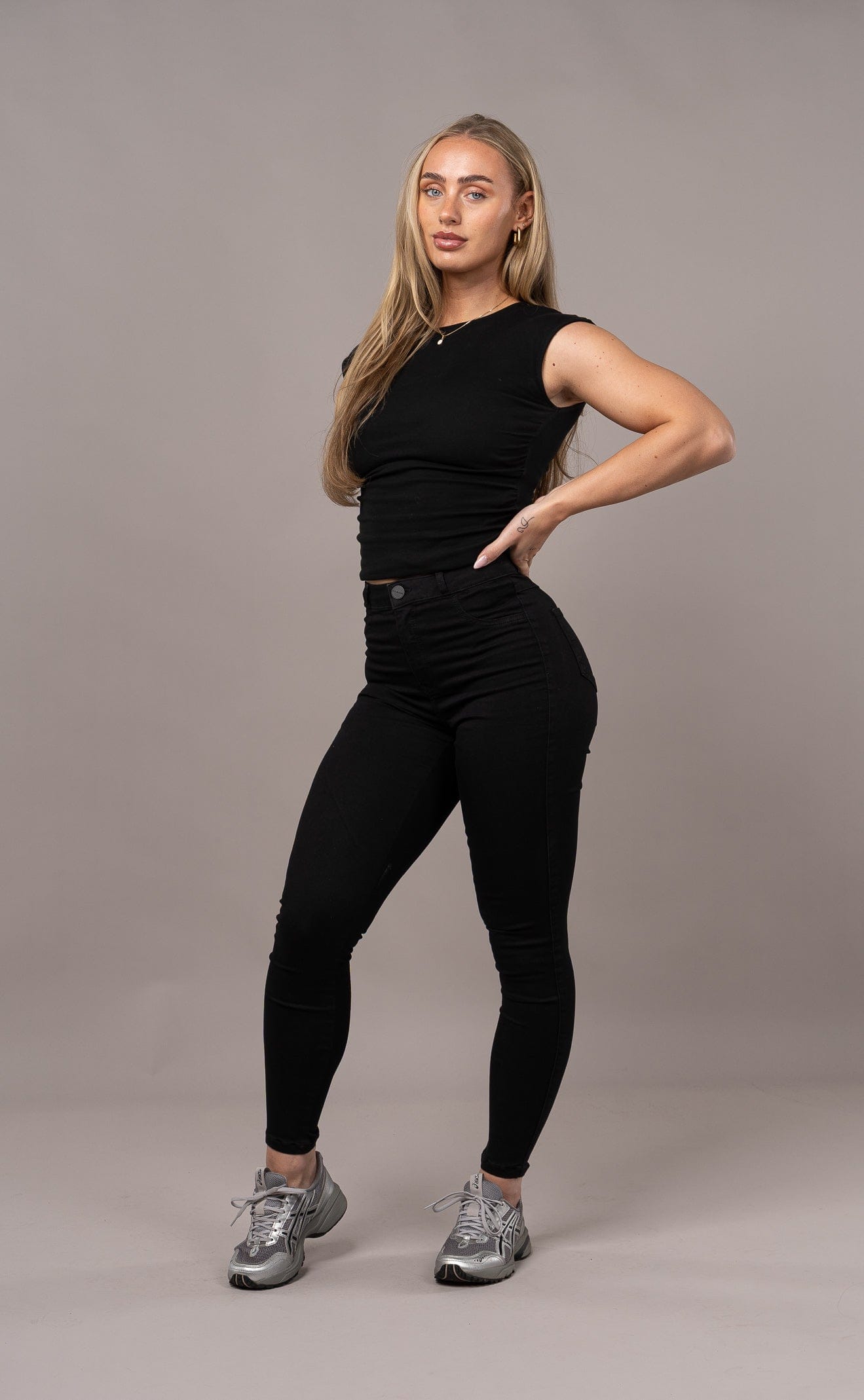 Womens Contour Fitjeans - Black