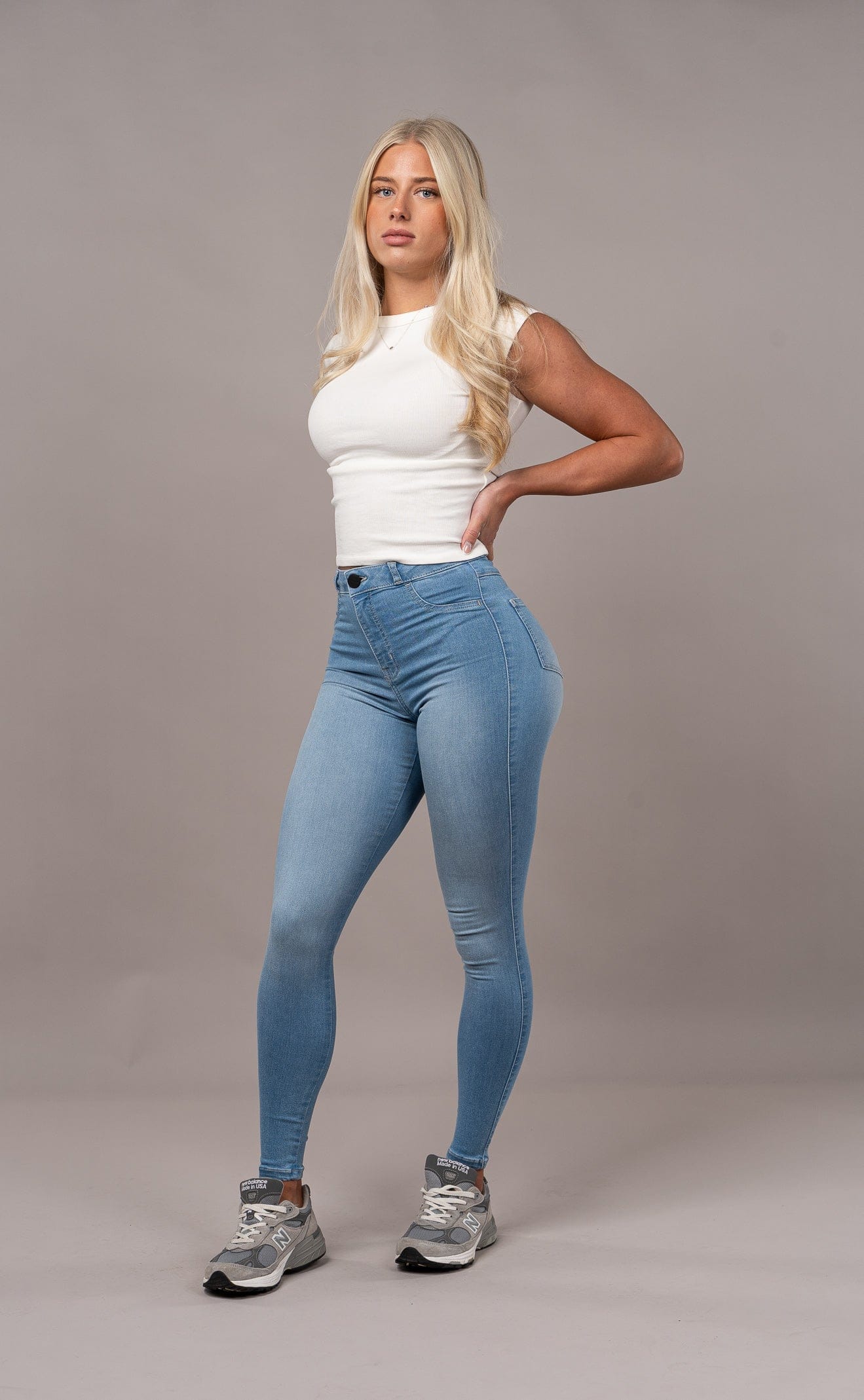 Womens Contour Fitjeans - Arctic Light Blue